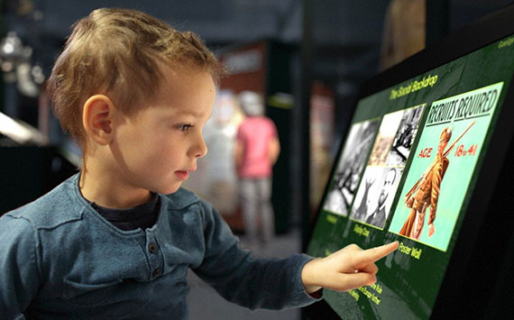 Child at GPO Witness History