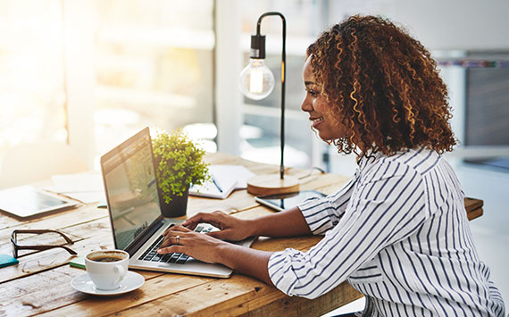 Women sitting at a desk on her laptop